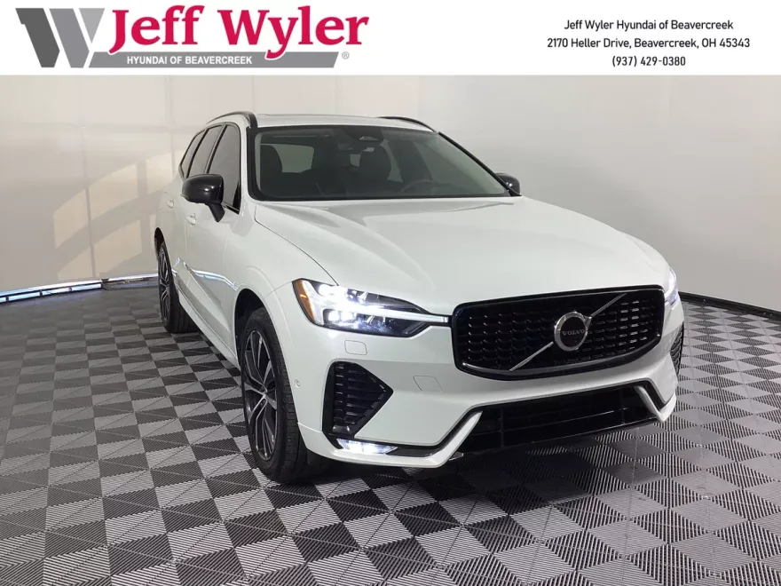 2023 Volvo XC60 B5 Plus photo 1