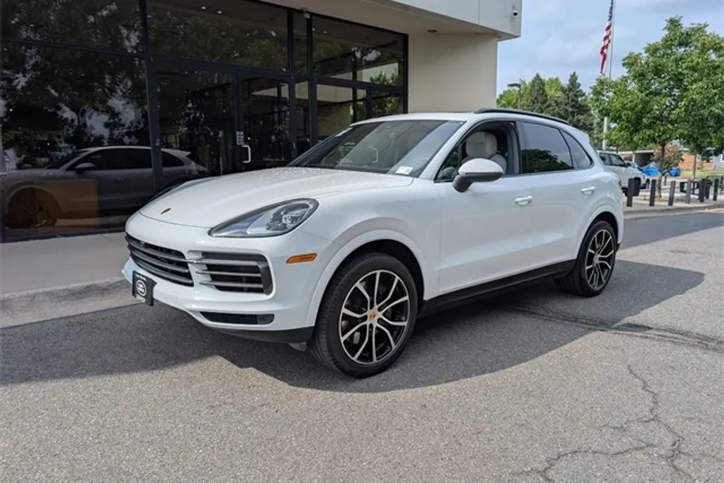 2023 Porsche Cayenne Platinum Edition photo 1