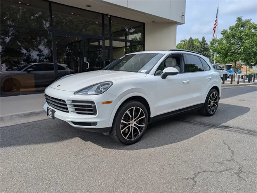 2023 Porsche Cayenne Platinum Edition photo 1
