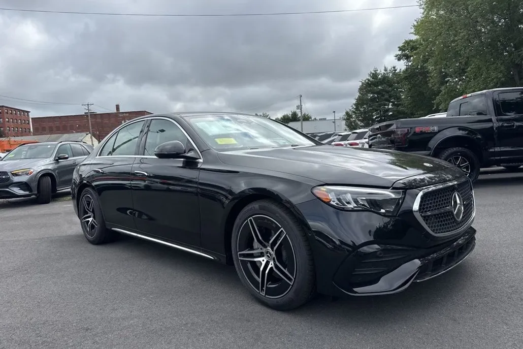 2026 Mercedes Benz E 4MATIC Sedan photo 1