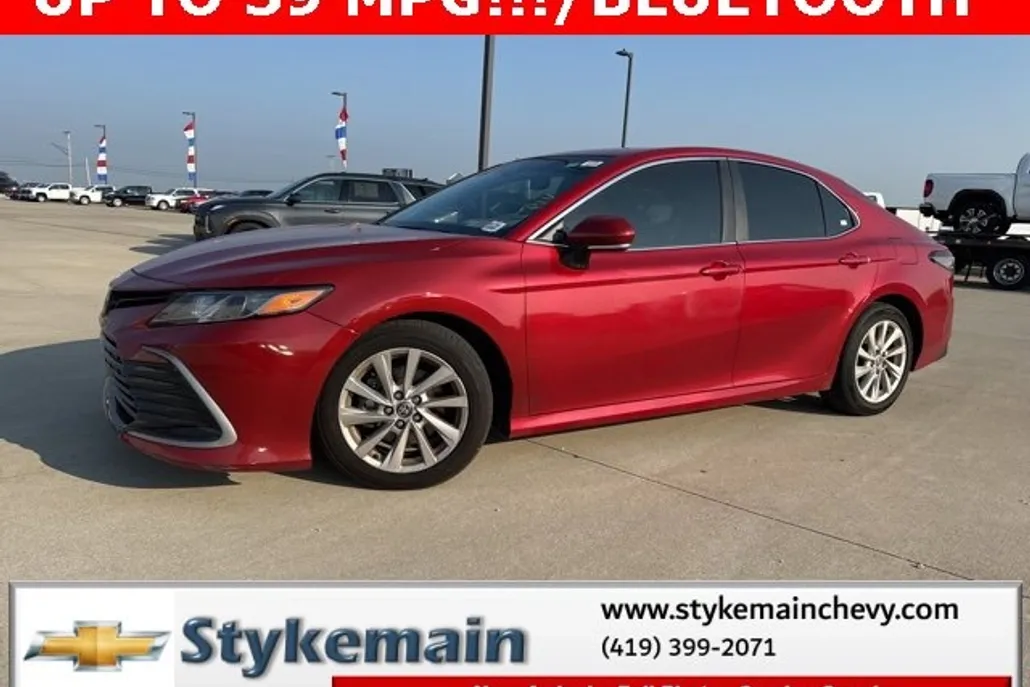 2023 Toyota Camry LE photo 1
