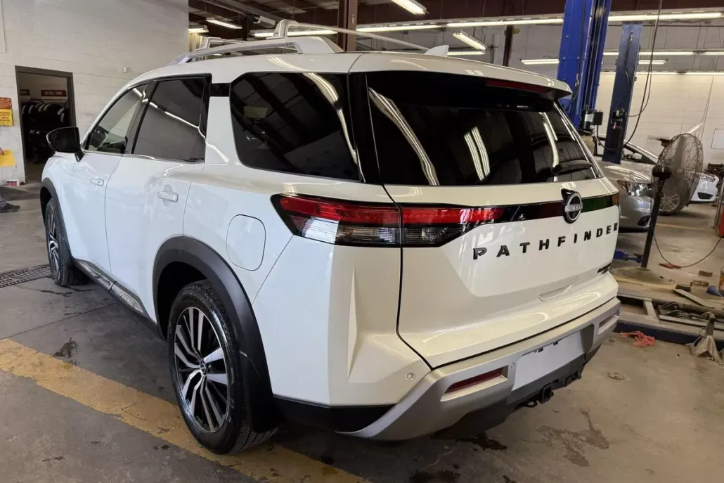 2024 Nissan Pathfinder Platinum photo 1