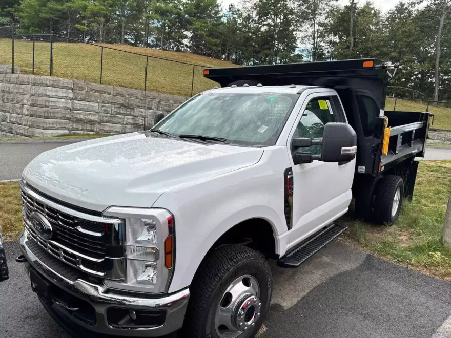 2025 Ford F-350 photo 1
