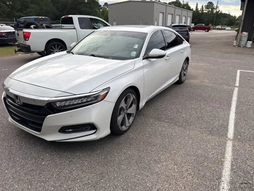2020 Honda Accord Touring 2.0T photo 1