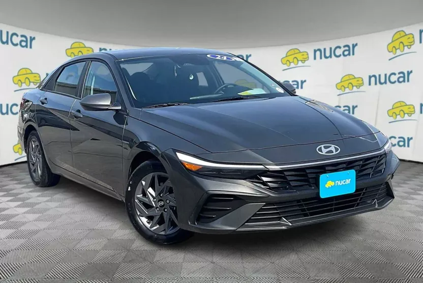 2024 Hyundai Elantra SEL photo 1