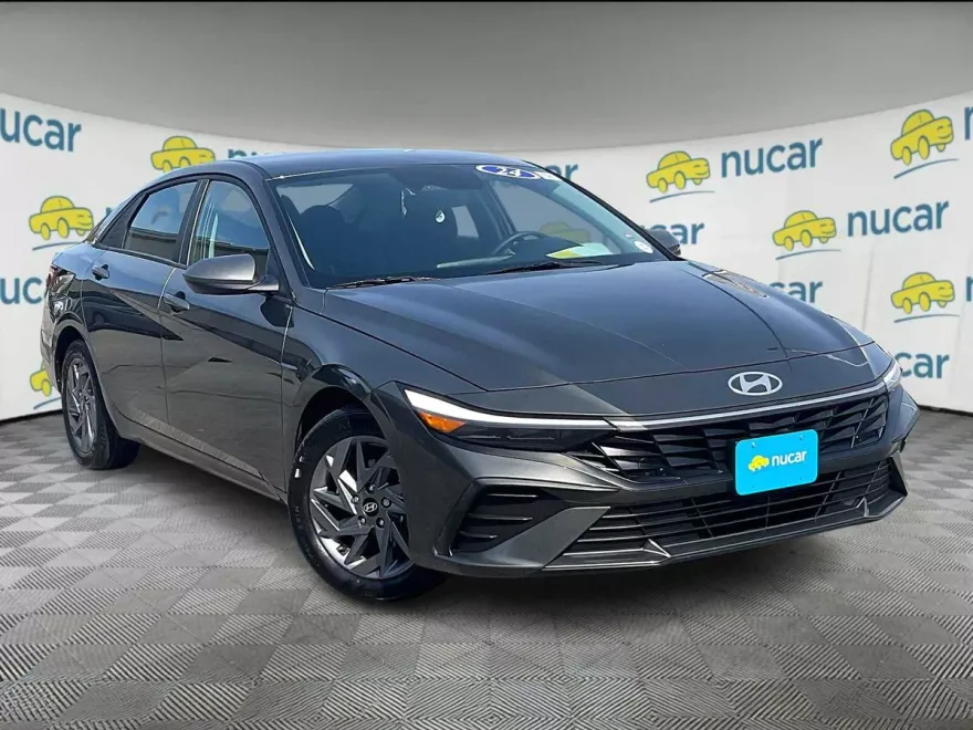 2024 Hyundai Elantra SEL photo 1