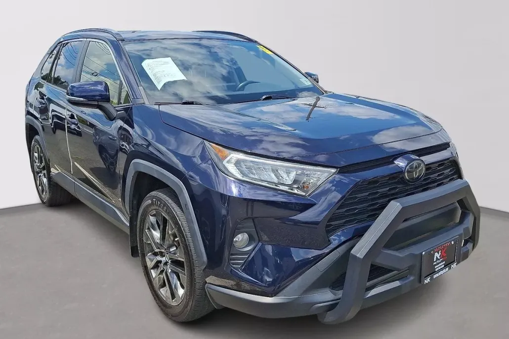 2020 Toyota RAV4 XLE Premium photo 1