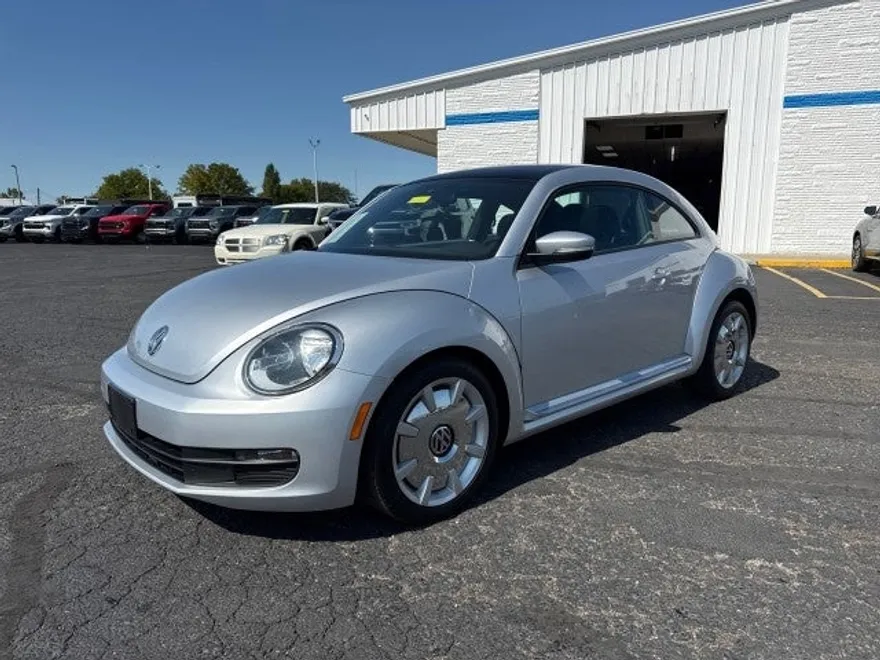 2016 Volkswagen Beetle 1.8T SE photo 1