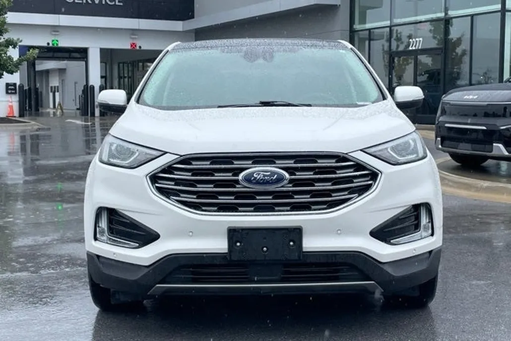 2020 Ford Edge Titanium photo 1