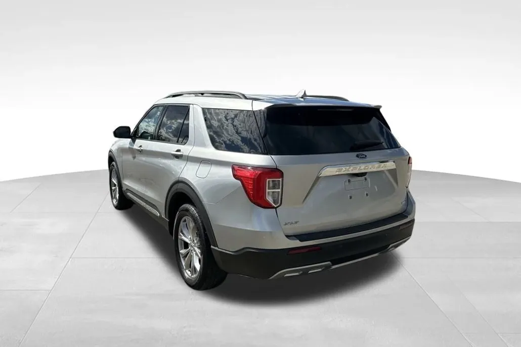 2020 Ford Explorer XLT photo 1