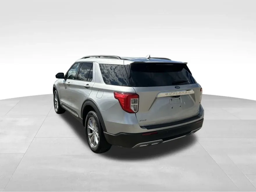 2020 Ford Explorer XLT photo 1