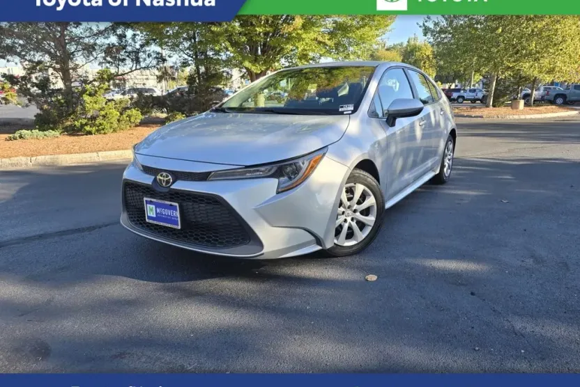 2021 Toyota Corolla LE photo 1