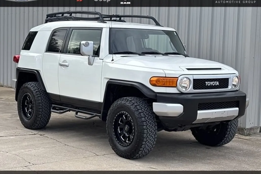 2014 Toyota FJ Cruiser Base photo 1