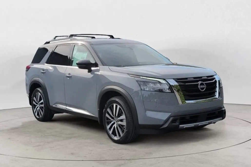 2025 Nissan Pathfinder Platinum photo 1