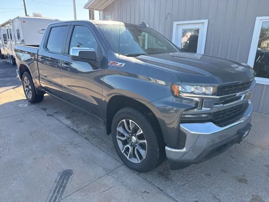 2021 Chevrolet Silverado 1500 LT photo 1
