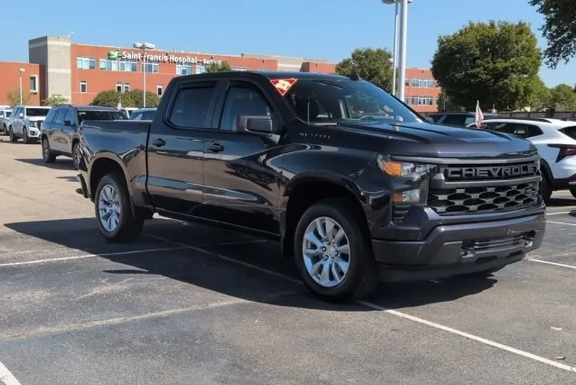 2023 Chevrolet Silverado 1500 Custom photo 1