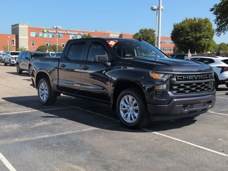 2023 Chevrolet Silverado 1500 Custom photo 1