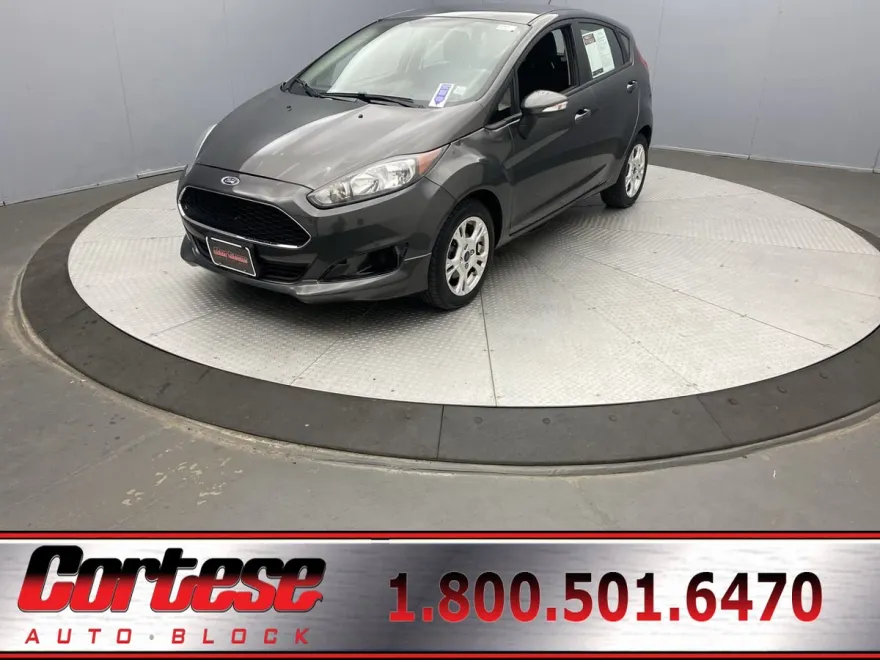 2016 Ford Fiesta SE photo 1