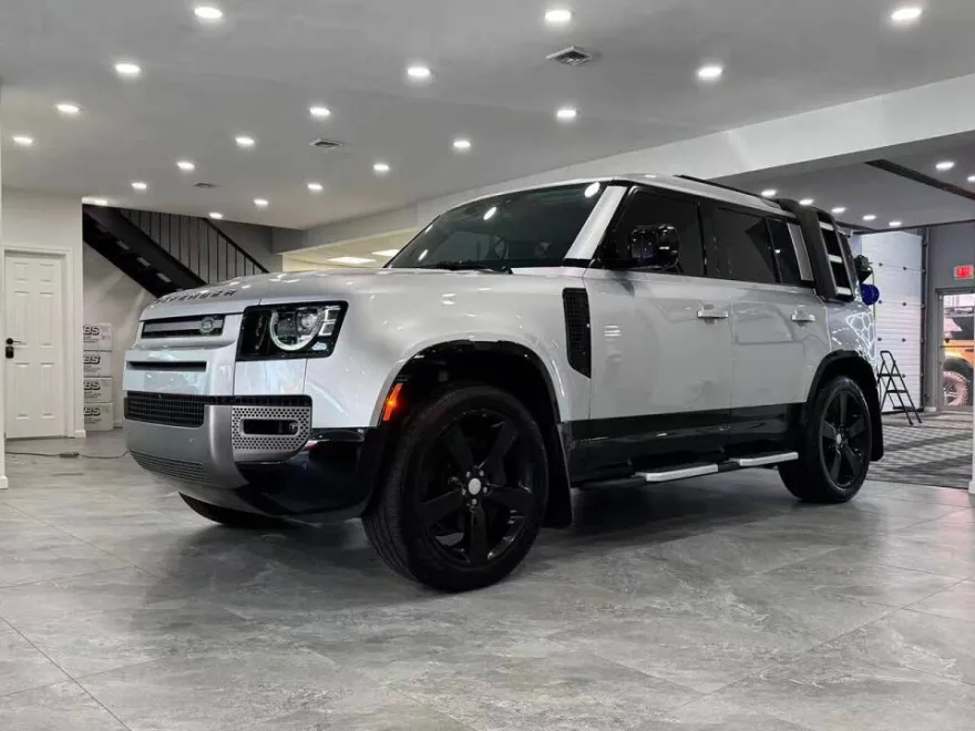 2023 Land Rover Defender 110 X-Dynamic SE photo 1