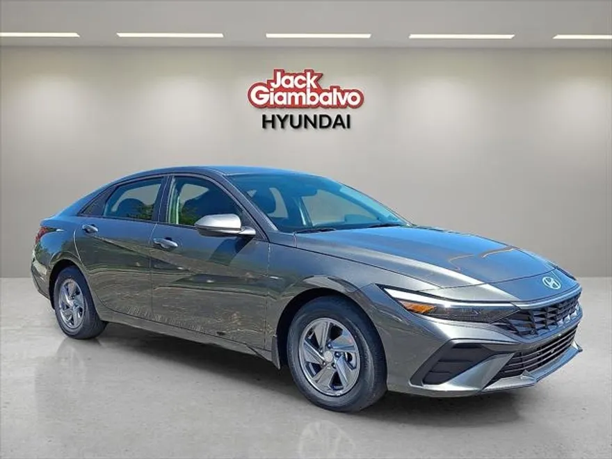 2025 Hyundai Elantra SE photo 1