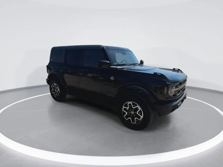 2023 Ford Bronco Outer Banks photo 1