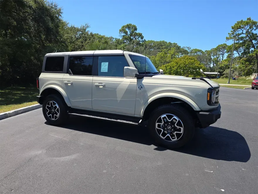 2025 Ford Bronco Outer Banks photo 1