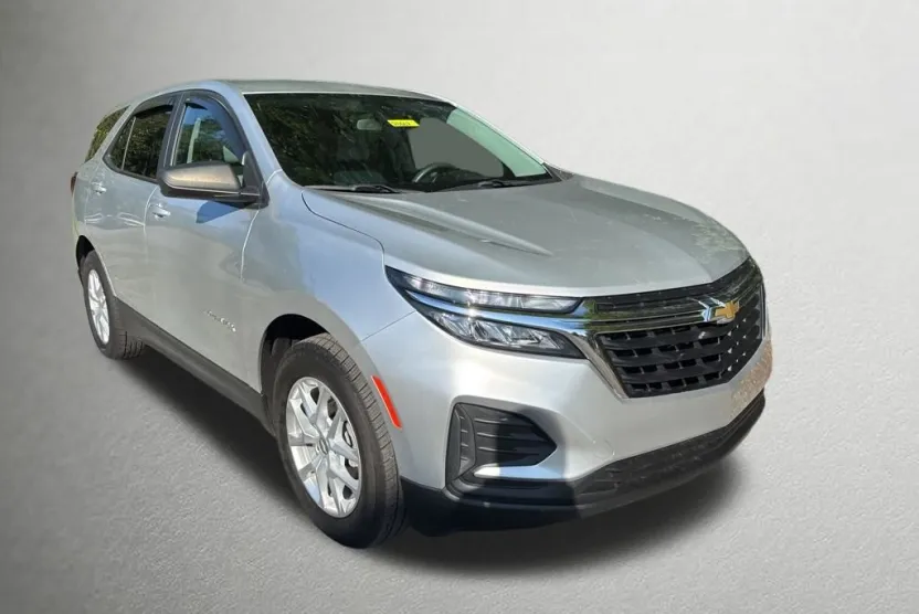 2022 Chevrolet Equinox LS photo 1