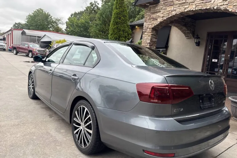 2016 Volkswagen Jetta 1.8T Sport photo 1