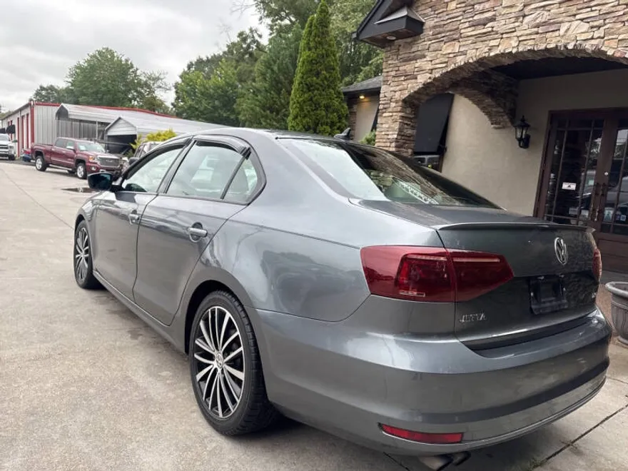 2016 Volkswagen Jetta 1.8T Sport photo 1