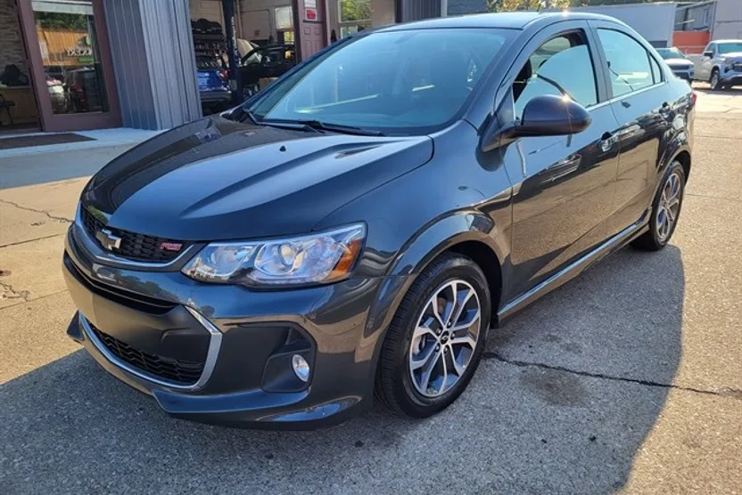 2020 Chevrolet Sonic LT photo 1