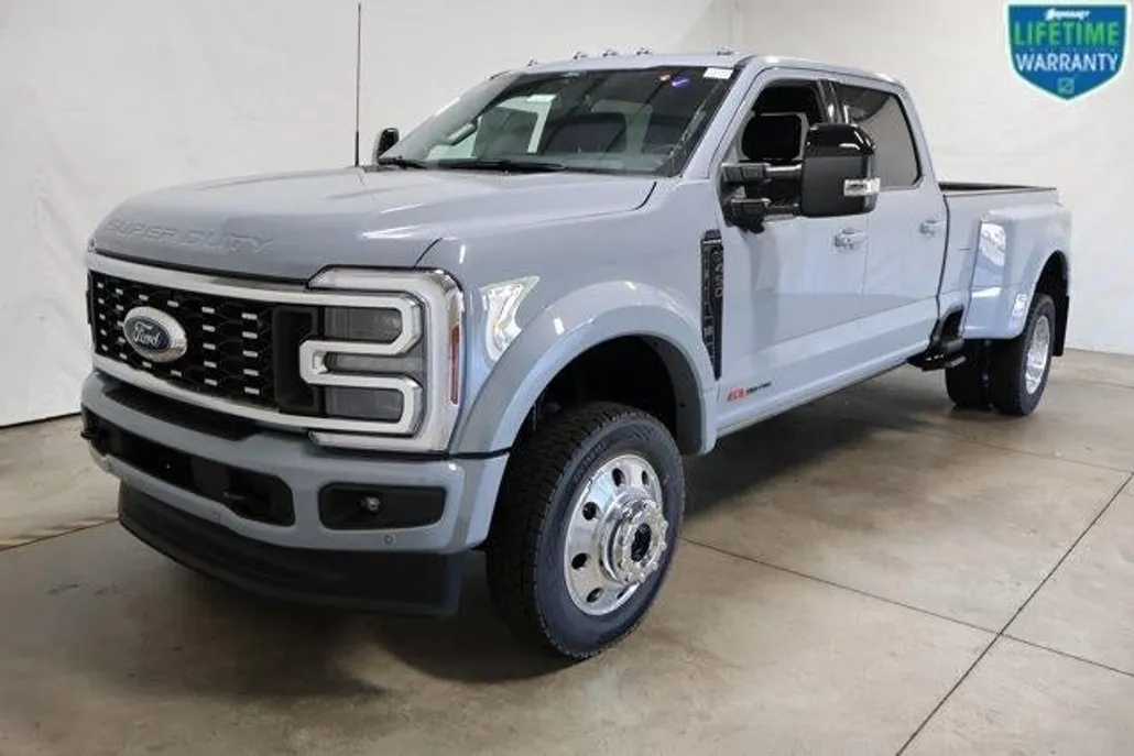 2026 Ford F-450 Platinum photo 1