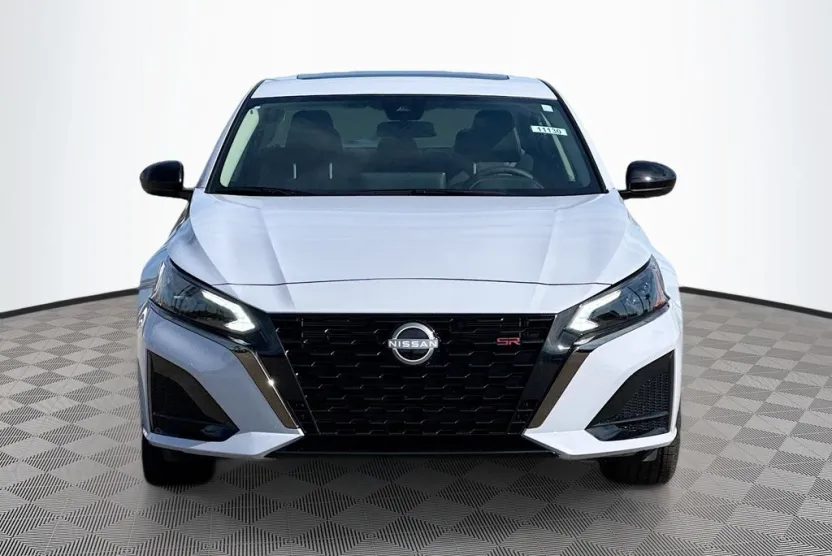 2025 Nissan Altima SR photo 1