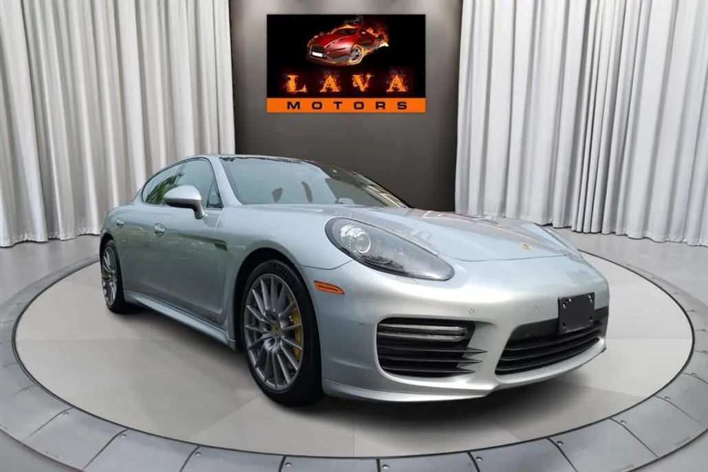 2016 Porsche Panamera GTS photo 1