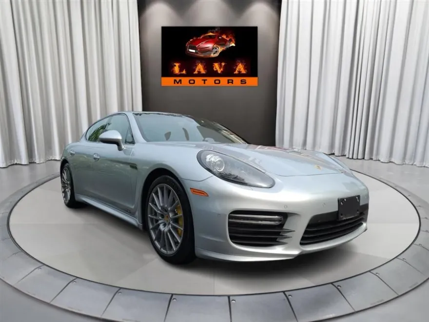 2016 Porsche Panamera GTS photo 1