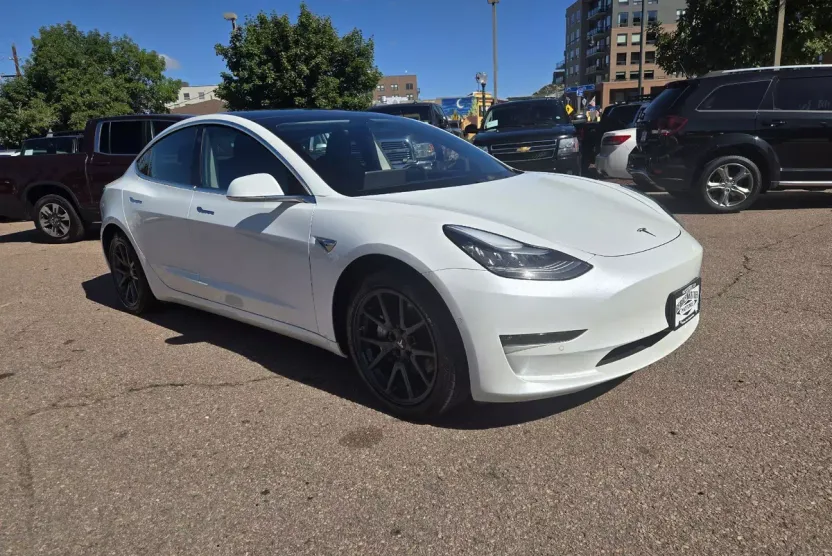 2019 Tesla Model 3 Long Range photo 1