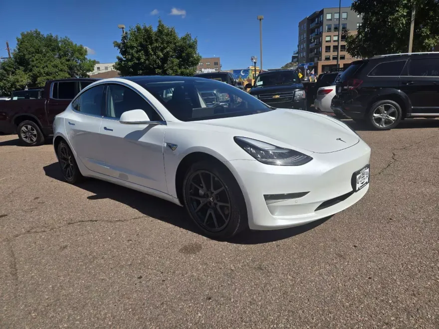 2019 Tesla Model 3 Long Range photo 1
