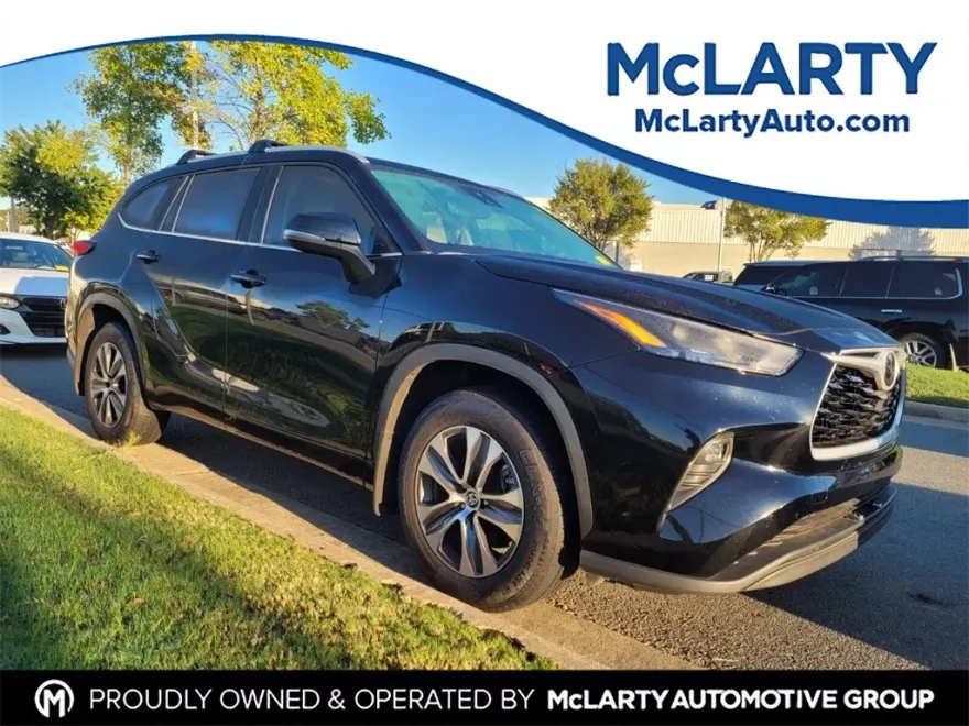 2024 Toyota Highlander XLE photo 1