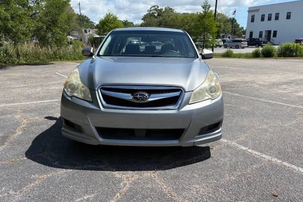 2011 Subaru Legacy 2.5i Premium photo 1