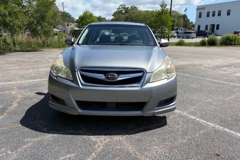 2011 Subaru Legacy 2.5i Premium photo 1