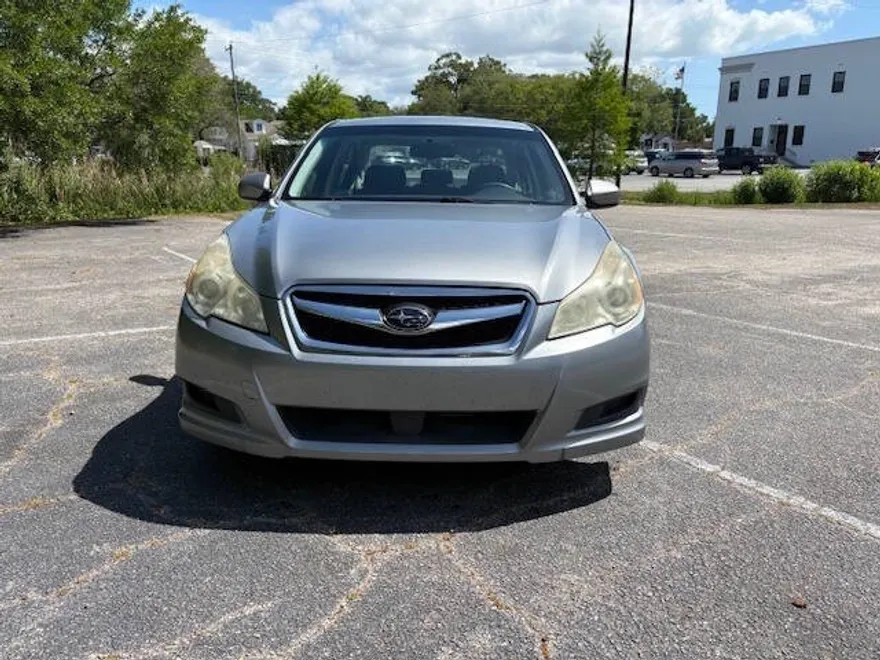 2011 Subaru Legacy 2.5i Premium photo 1