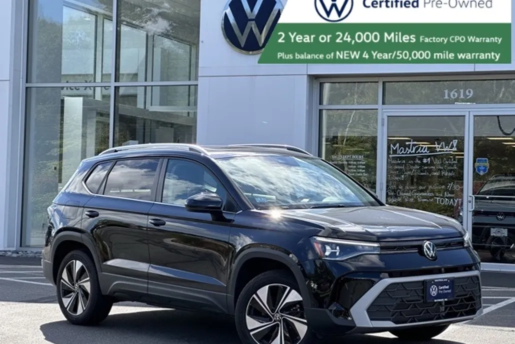 2025 Volkswagen Taos SE photo 1