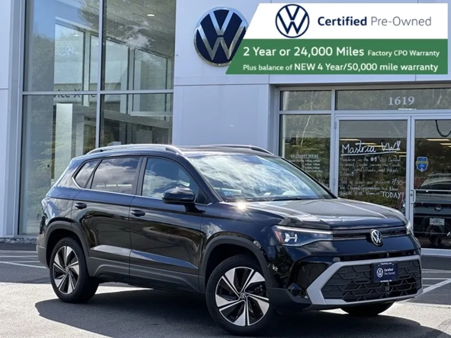 2025 Volkswagen Taos SE photo 1