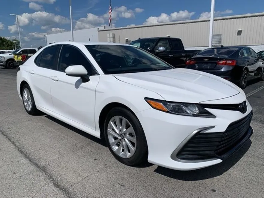 2023 Toyota Camry LE photo 1