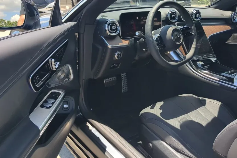 2024 Mercedes Benz CLE 4MATIC photo 1