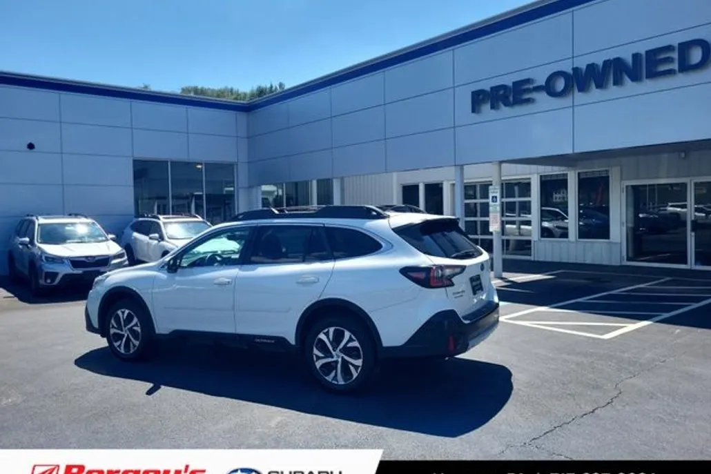 2022 Subaru Outback Limited photo 1