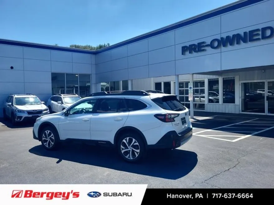 2022 Subaru Outback Limited photo 1