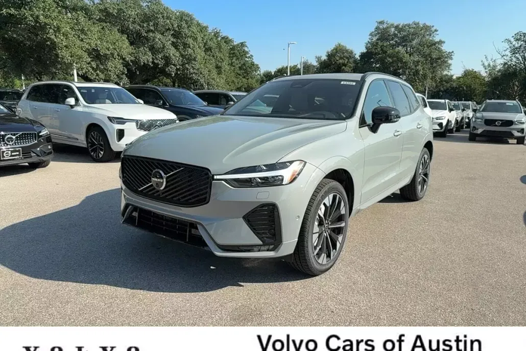 2026 Volvo XC60 Plus B5 photo 1