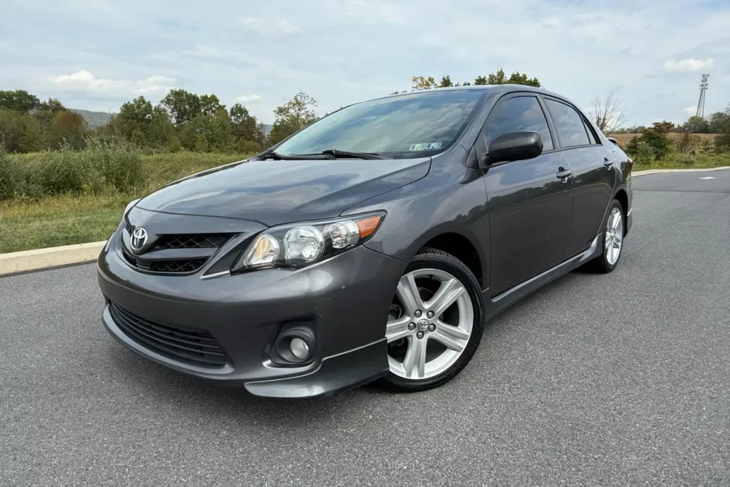 2013 Toyota Corolla S photo 1