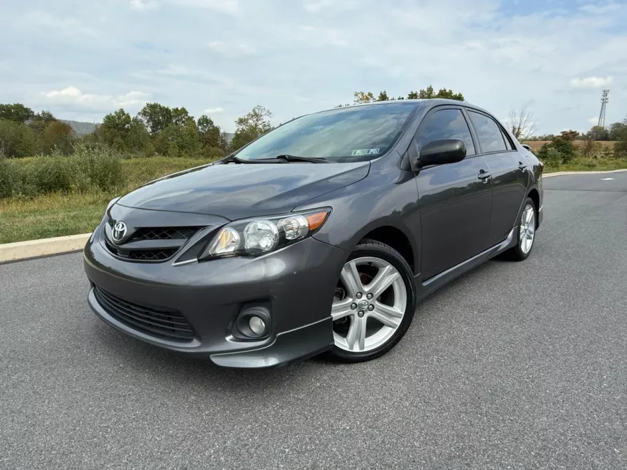 2013 Toyota Corolla S photo 1
