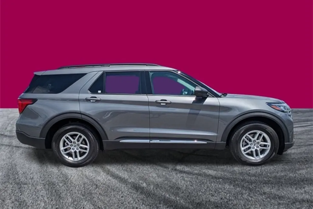 2025 Ford Explorer photo 1